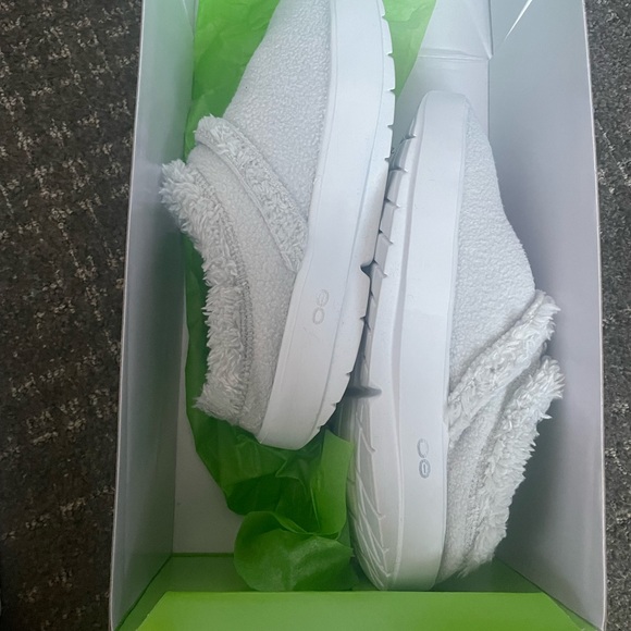 NEW OOCOOZIE SLIPPER - LIGHT GRAY SIZE 9 - Picture 6 of 7